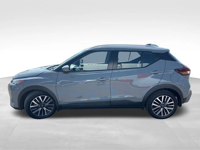 Used 2023 Gray Nissan SV image 5