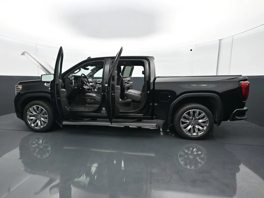 Used 2024 Onyx Black GMC Denali image 28