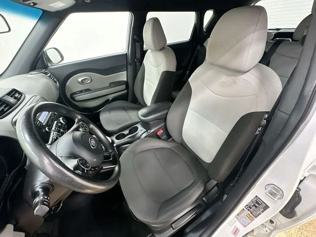 Used 2019 White Kia Base image 13