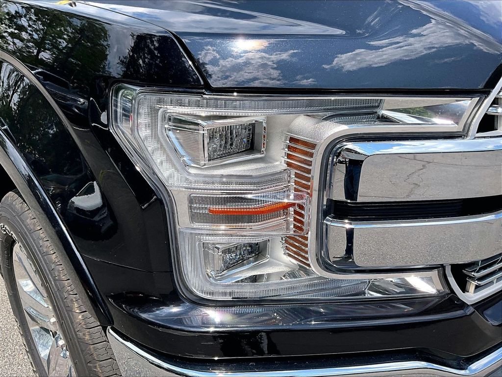 Used 2020 Black Metallic Ford Lariat image 33