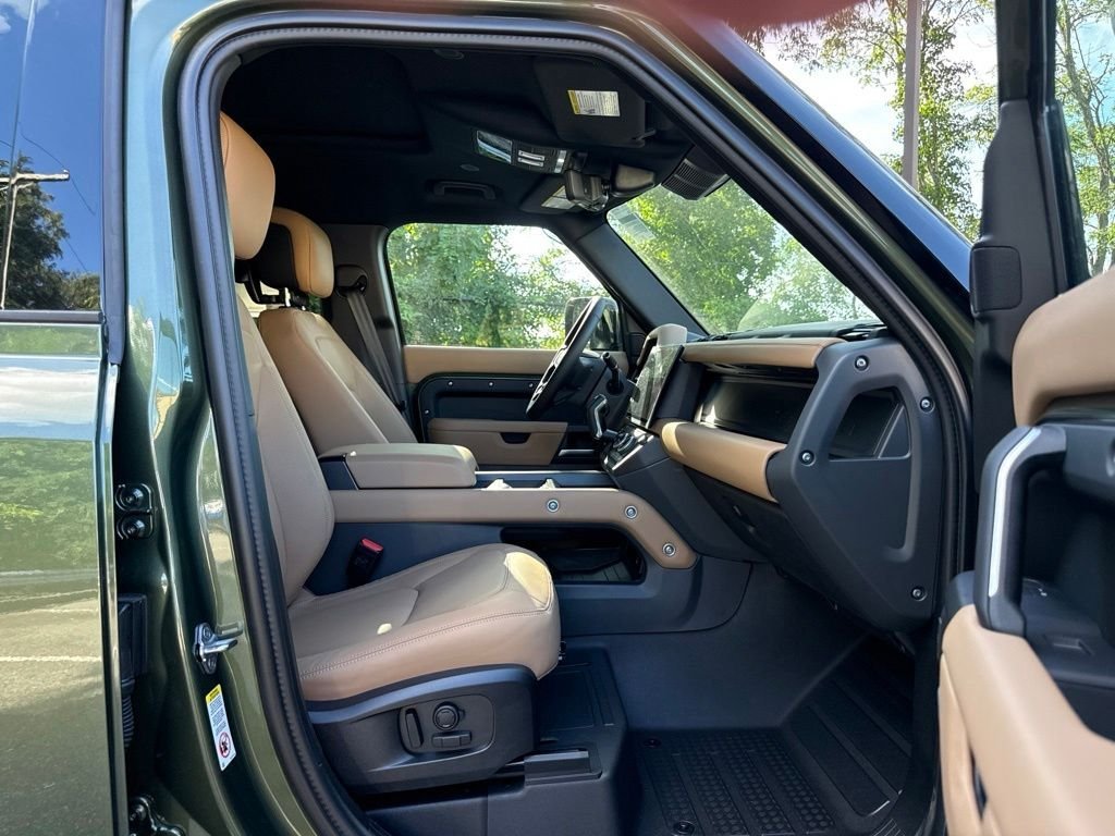 New 2026 Woolstone Green LAND ROVER X-Dynamic SE image 17