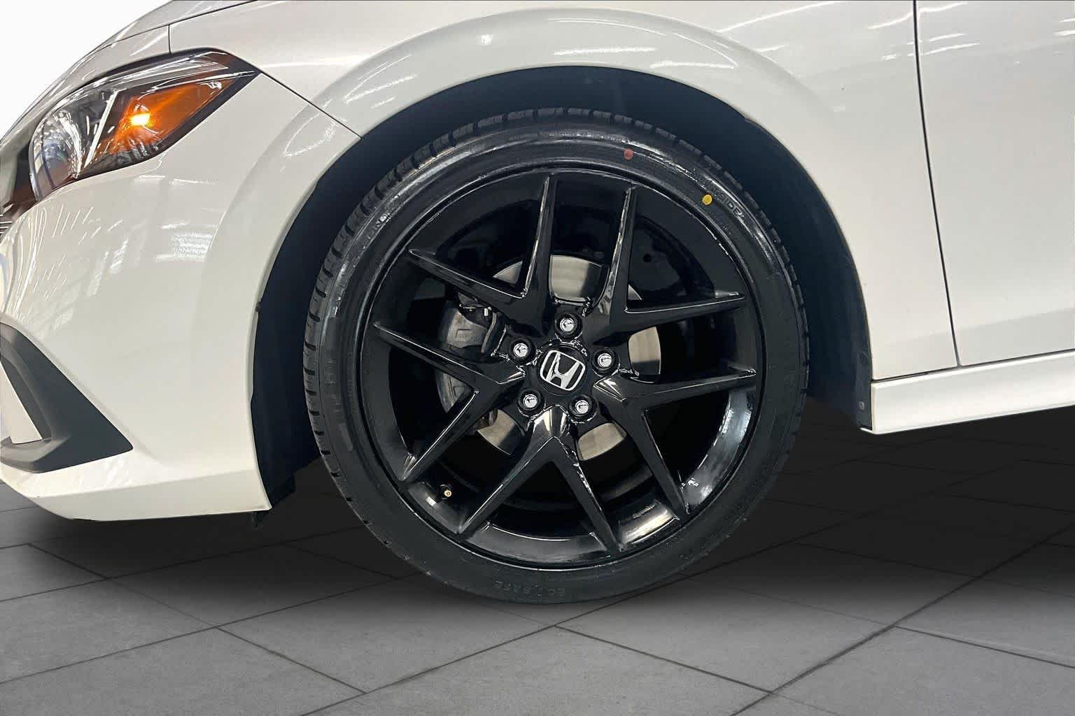 Used 2023 Platinum White Pearl Honda Sport image 11