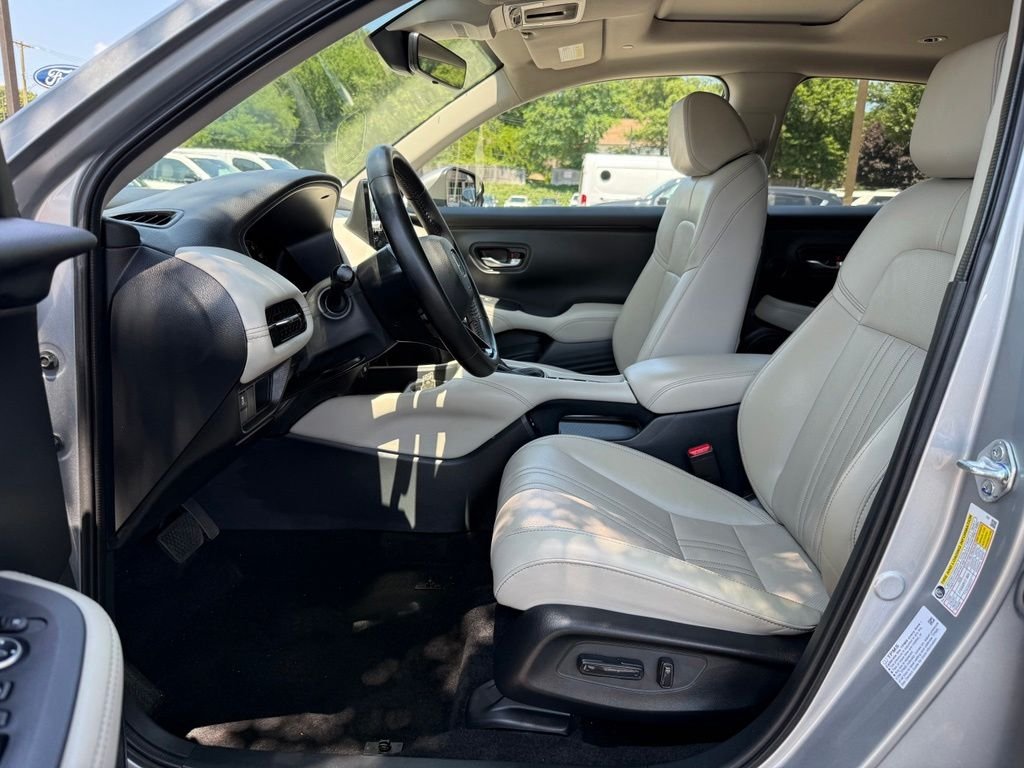 Used 2025 Silver Honda EX-L image 24