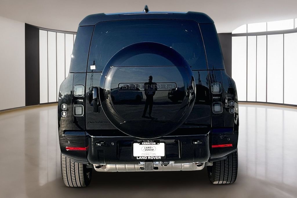 New 2026 Santorini Black LAND ROVER X-Dynamic SE image 4