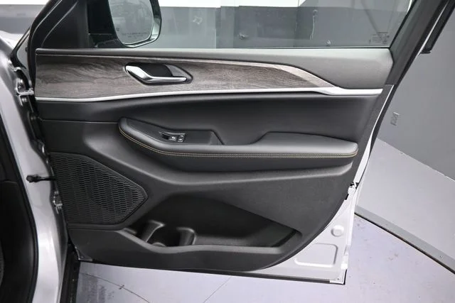 New 2026 Silver Zynith Jeep  image 20