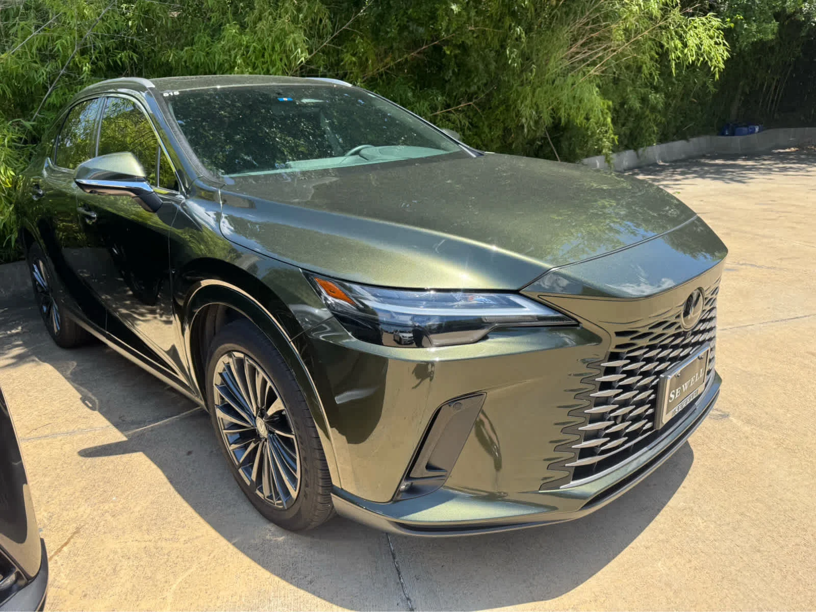 Used 2025 Nori Green Pearl Lexus Premium image 2
