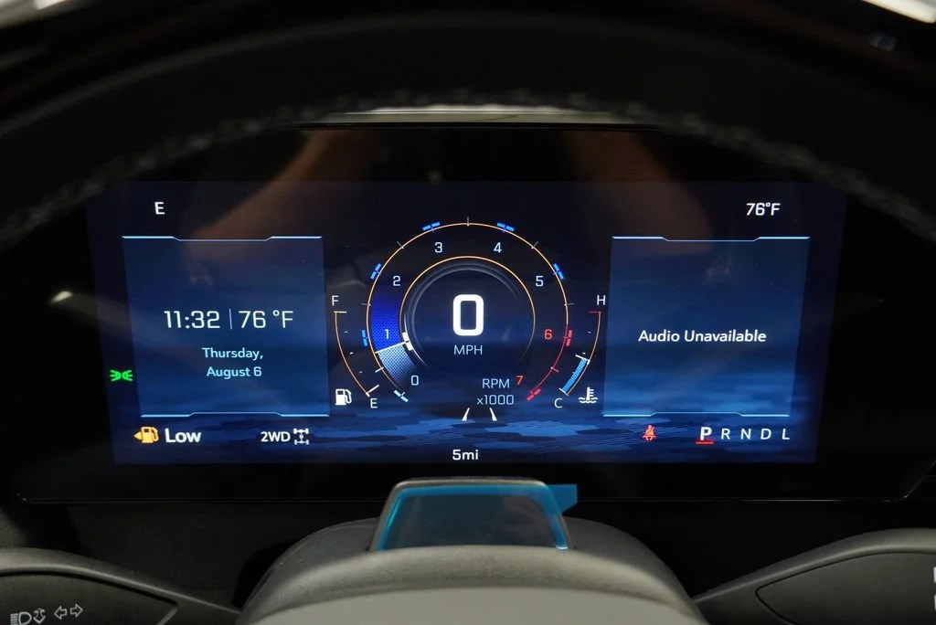 New 2027 Summit White Chevrolet LT image 16