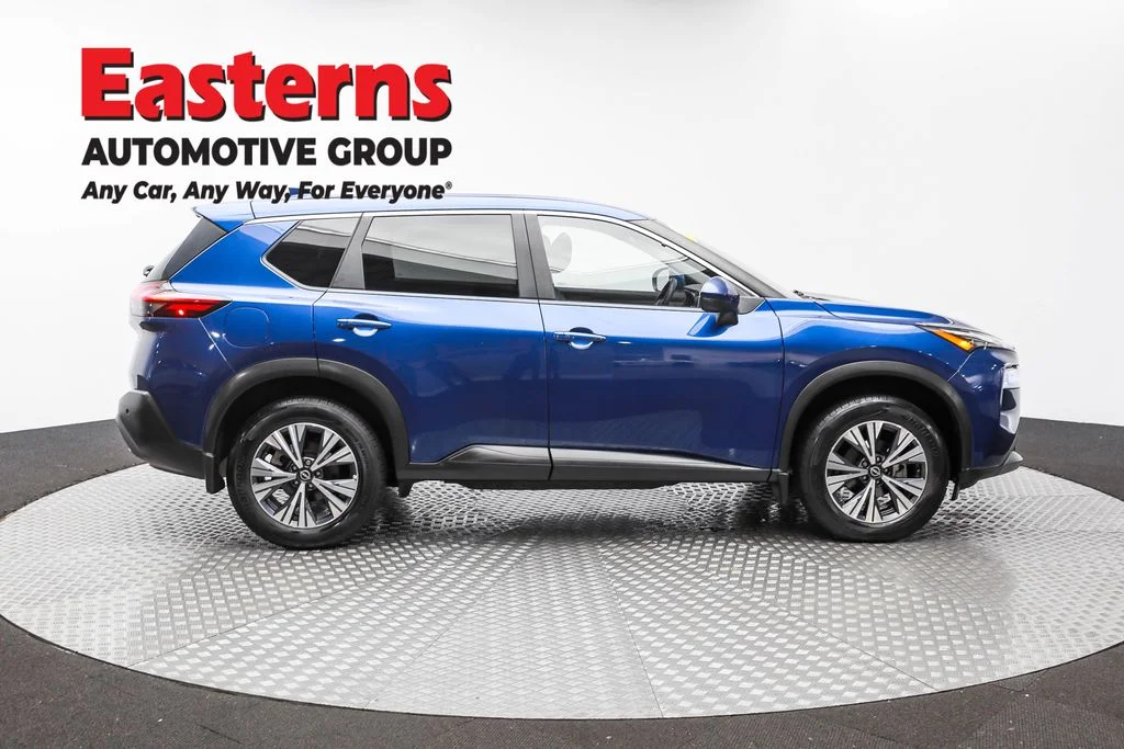 Used 2022 Blue Nissan SV image 4