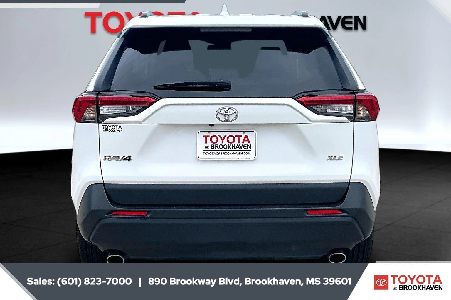 Used 2024 Ice Cap Toyota XLE image 4