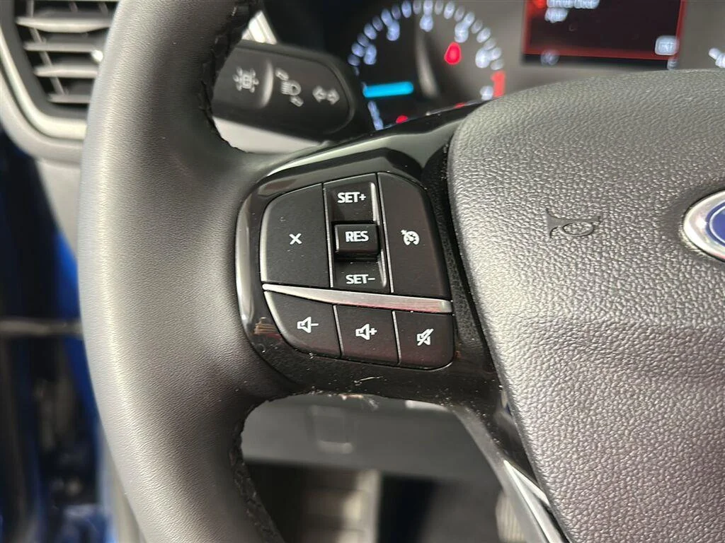 Used 2022 Atlas Blue Ford SE image 17