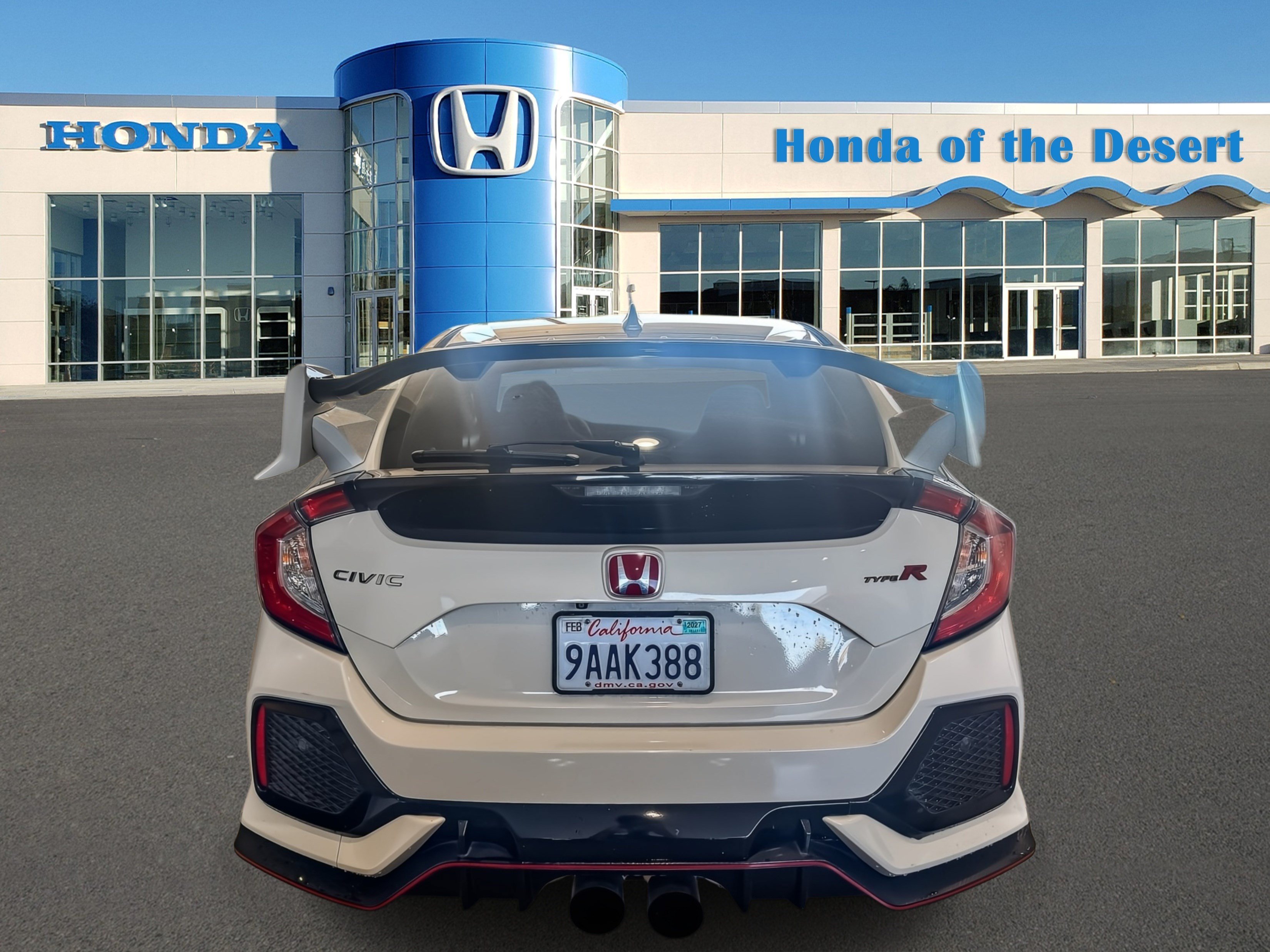 Used 2018 Championship White Honda Touring image 5