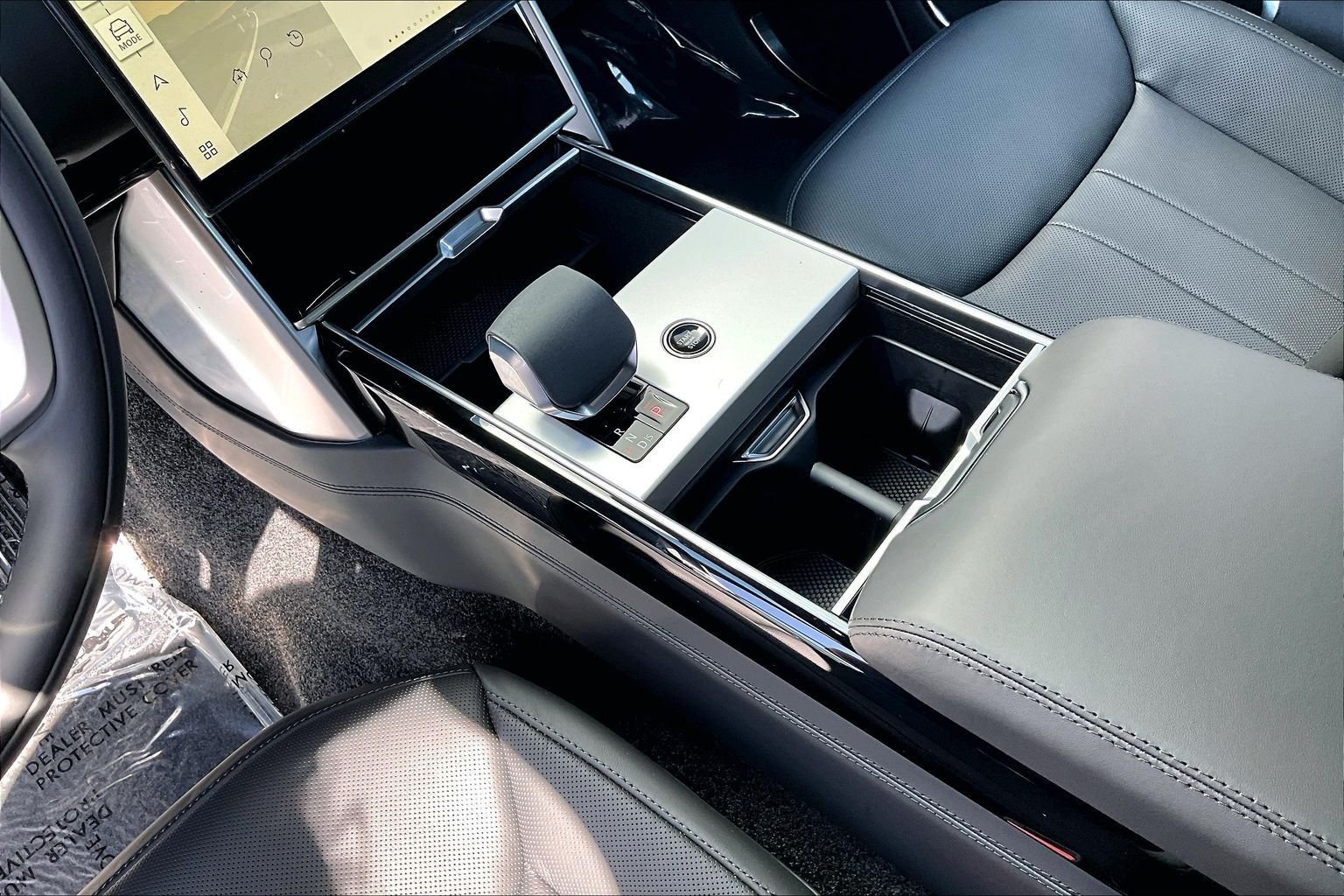 New 2026 Santorini Black Land Rover SE image 8
