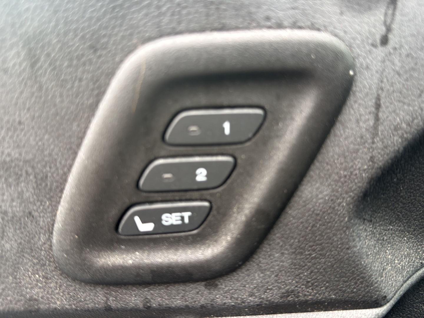 Used 2015  Honda Touring image 10