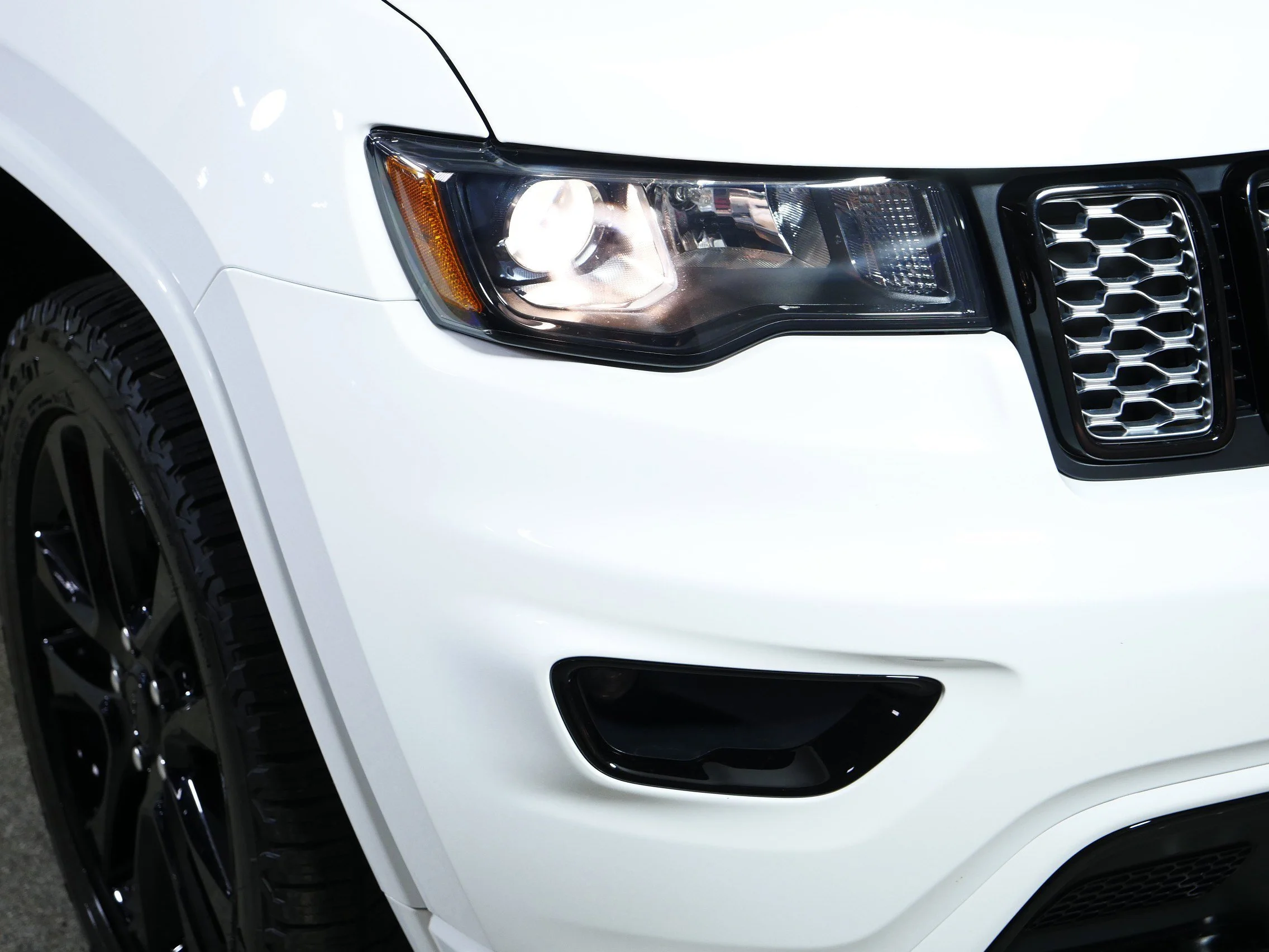 Used 2021 Bright White Clearcoat Jeep Laredo X image 16