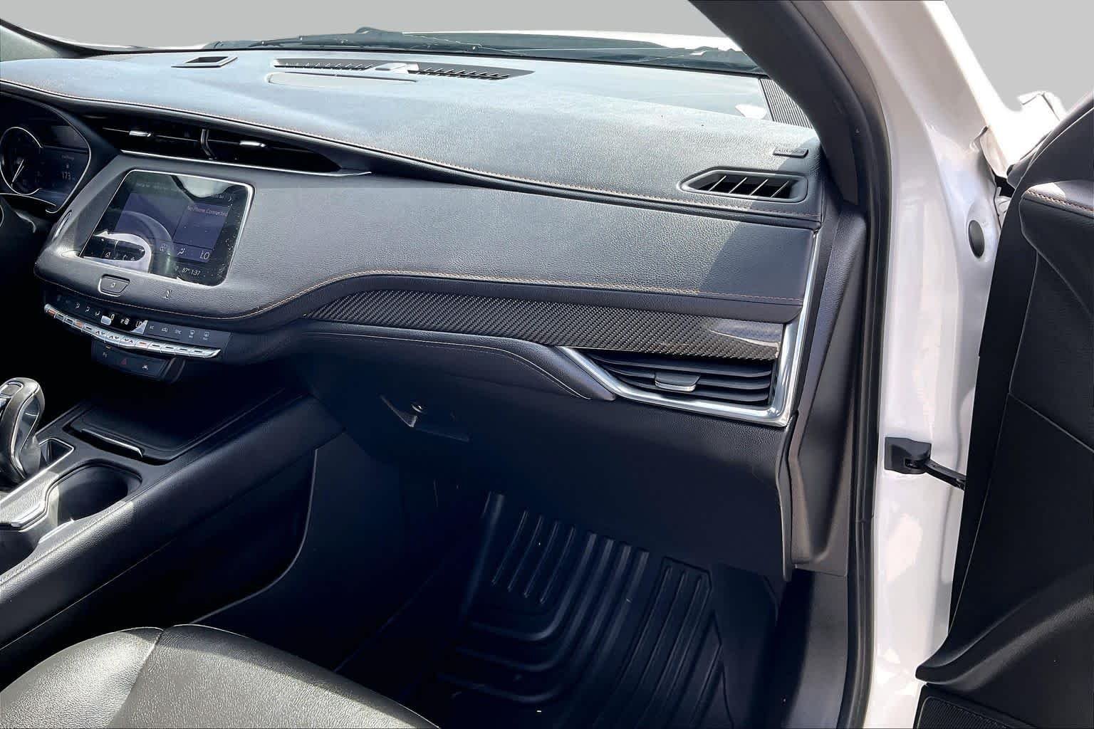 Used 2019 CRYSTAL WHITE TRICOAT Cadillac FWD Sport image 16