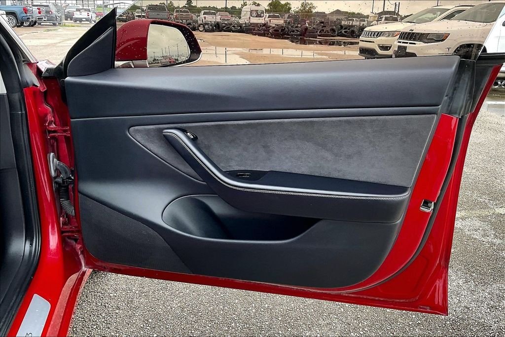 Used 2018  Tesla Long Range image 27