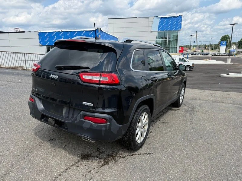 Used 2017 Black Jeep Latitude image 8