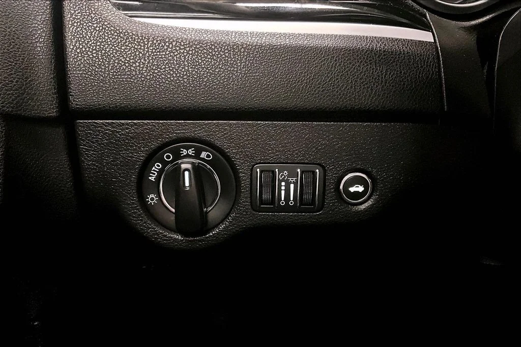 Used 2023 Black Chrysler Touring image 15