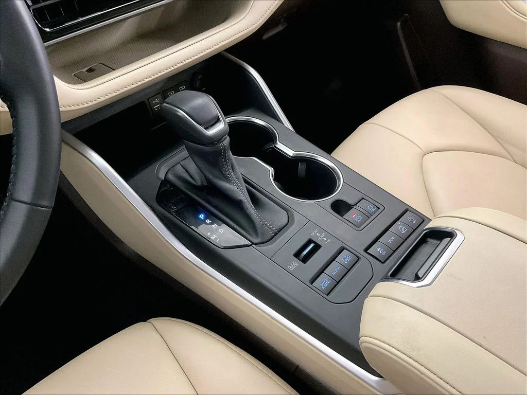 Used 2022 Gray Toyota XLE image 19
