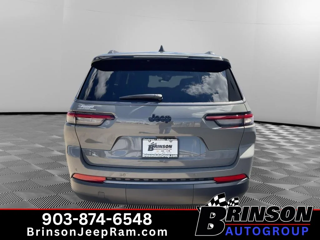 New 2027 Sting-Gray Clearcoat Jeep Laredo Altitude image 4