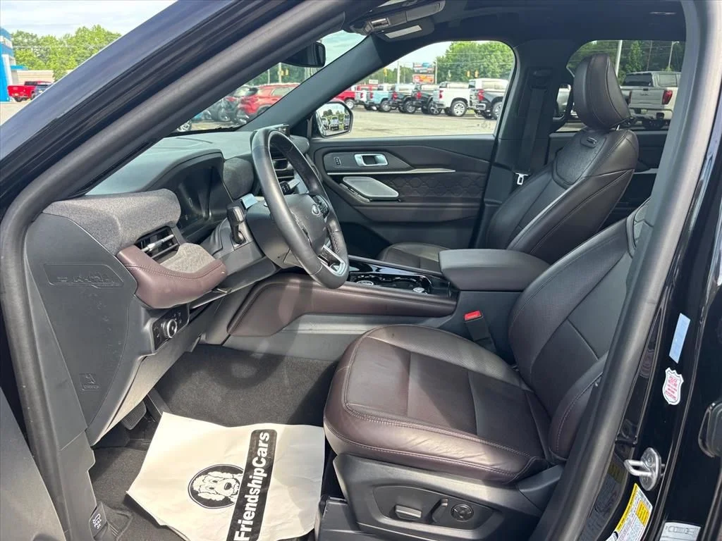 Used 2025 Black Ford Platinum image 12