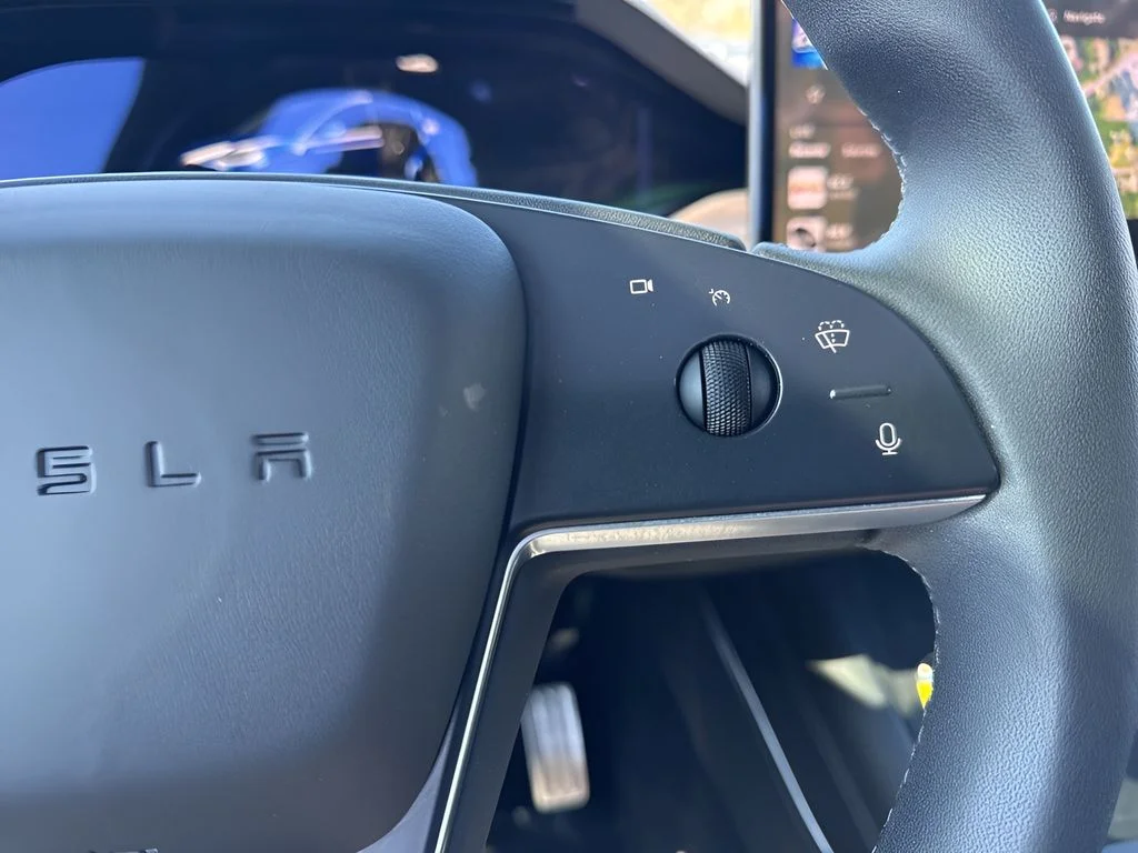 Used 2024  Tesla Base image 17