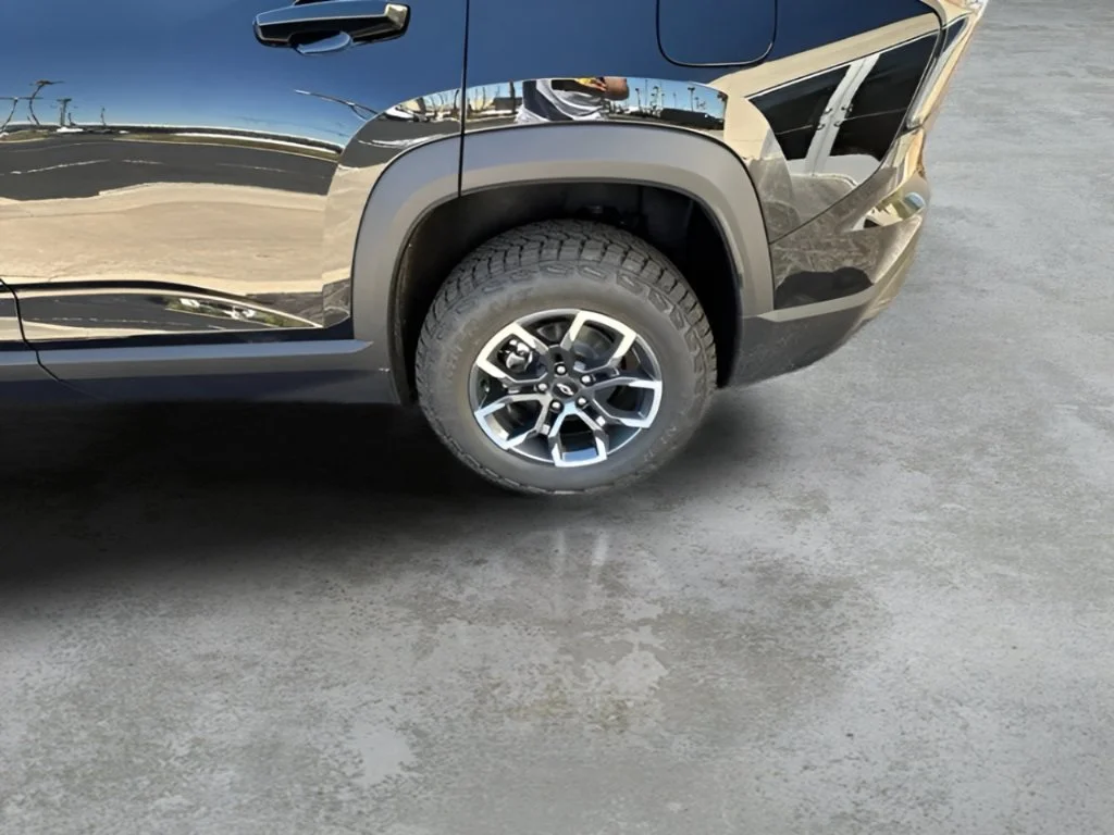 New 2027 Mosaic Black Metallic Chevrolet ACTIV image 28