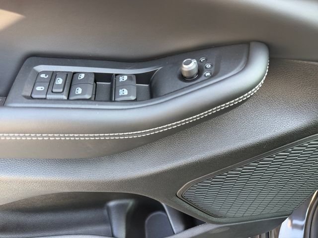 New 2026 Baltic Gray Metallic Clear-Coat Exterior Paint Jeep Altitude image 16