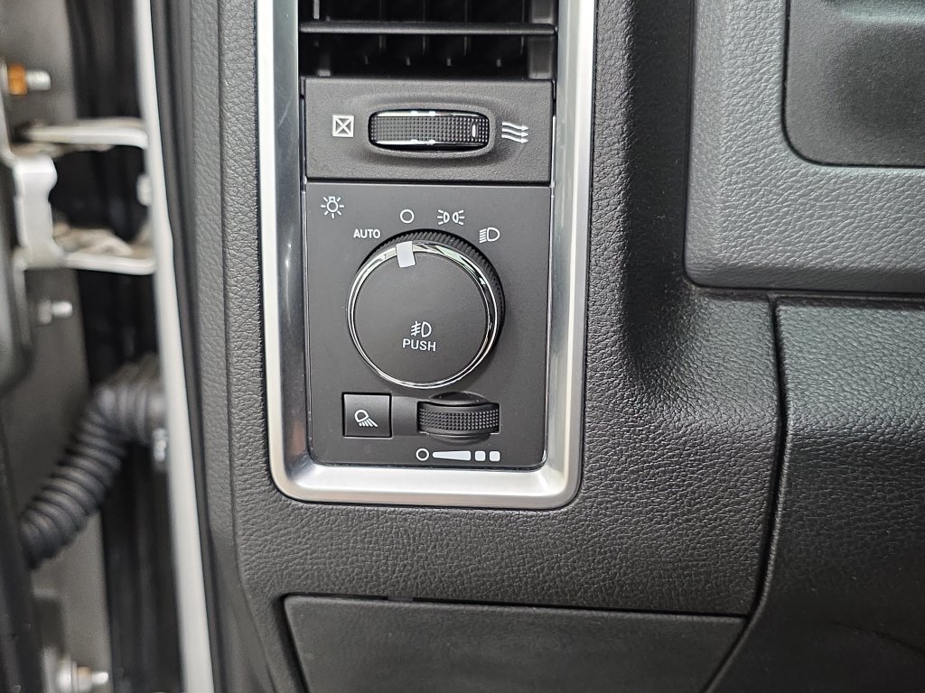 Used 2017 Bright Silver Clearcoat Metallic Ram Big Horn image 26