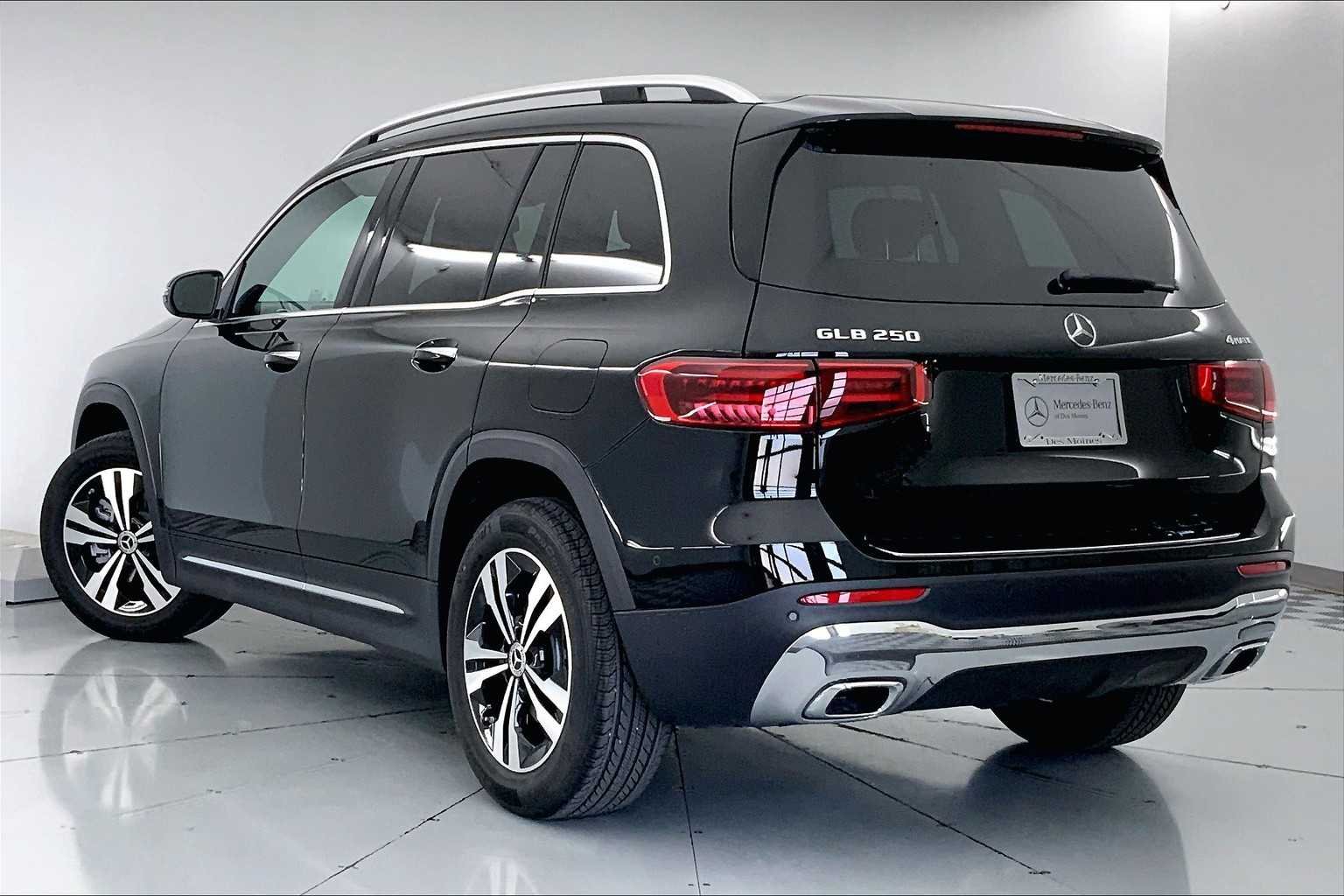 New 2026 Night Black Mercedes-Benz GLB 250 image 4