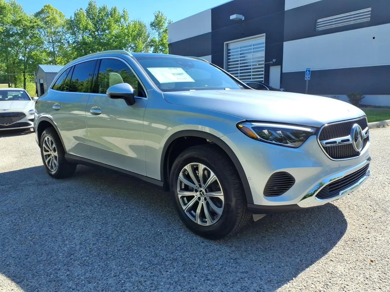 New 2026 SILVER Mercedes-Benz GLC 300 image 4