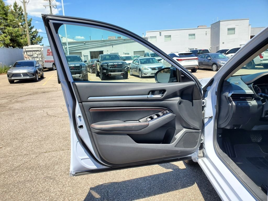 Used 2023 GRAY SKY PEARL Nissan 2.5 SR image 12