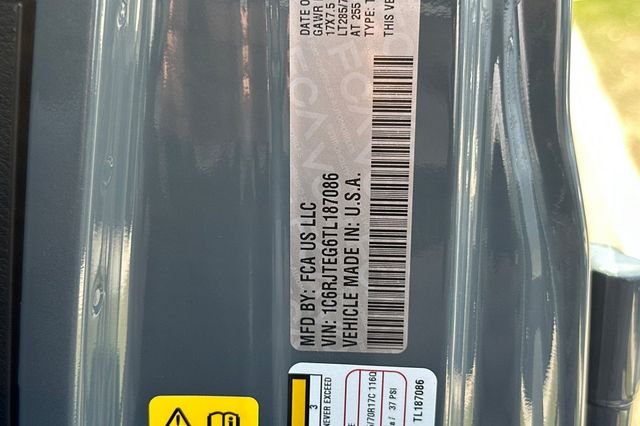 New 2026 Anvil Clear-Coat Exterior Paint Jeep Mojave image 25