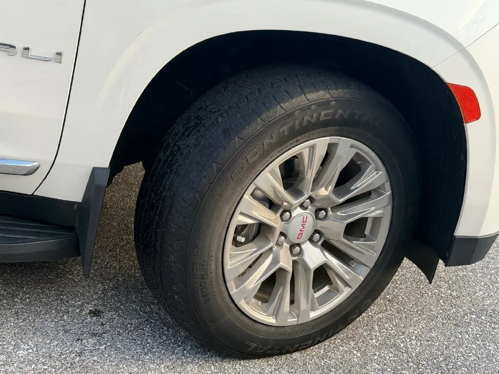 Used 2022 White Frost Tri-Coat GMC Denali image 9