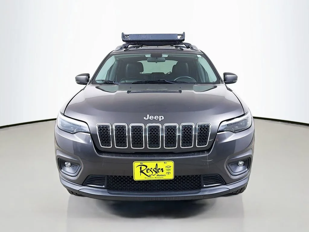 Used 2019  Jeep Latitude Plus image 2