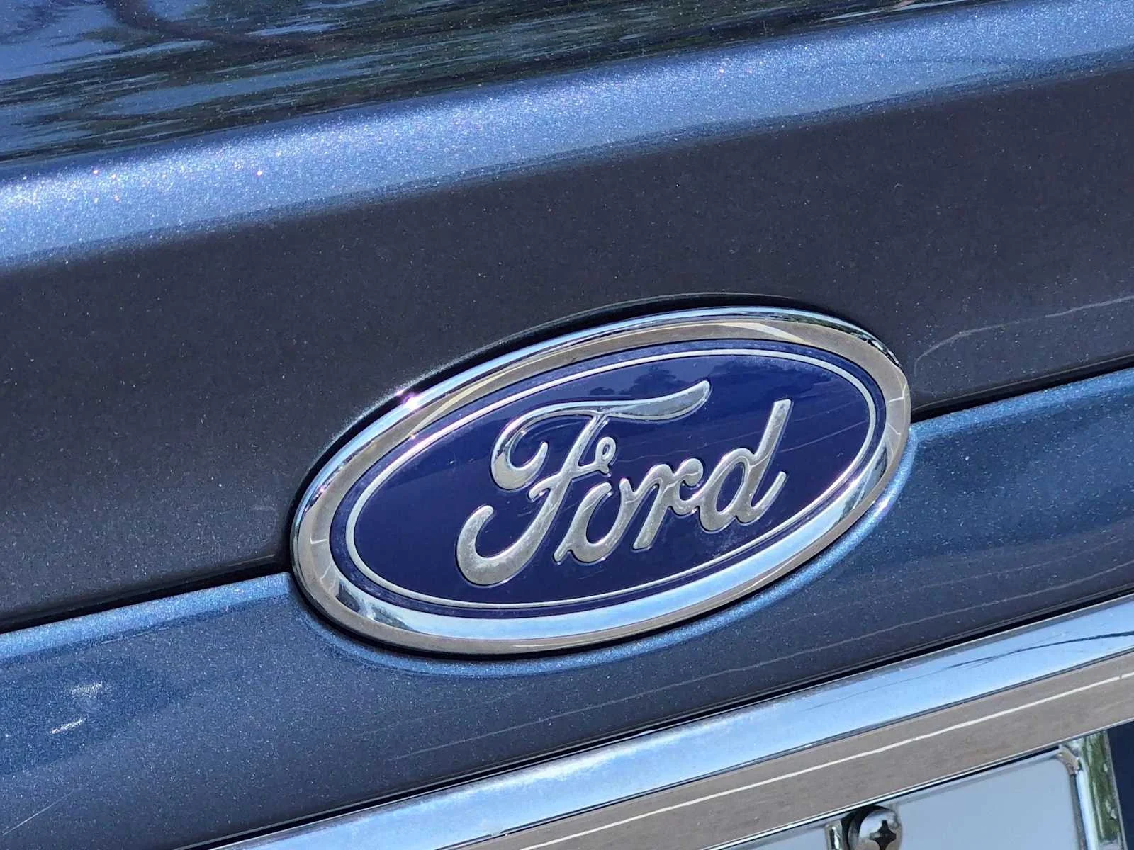 Used 2018 Blue Metallic Ford SE image 11