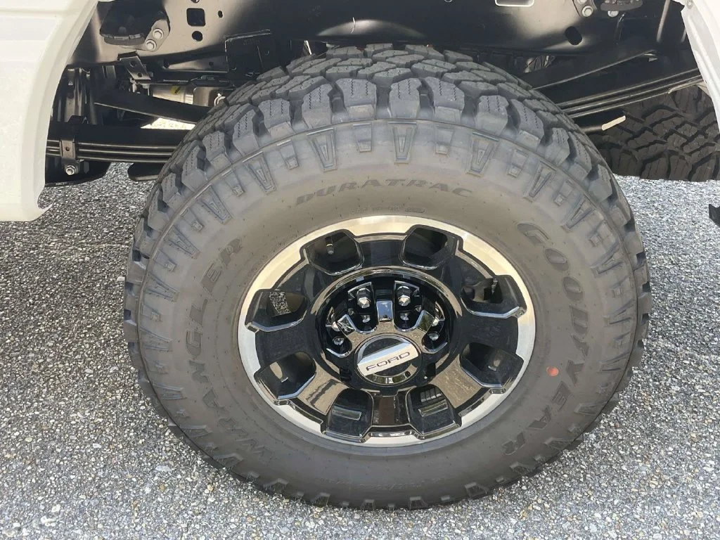 New 2027 White Ford XLT image 9