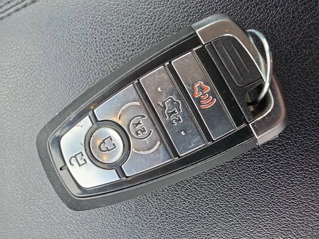 Used 2019 Gray Ford SEL image 35