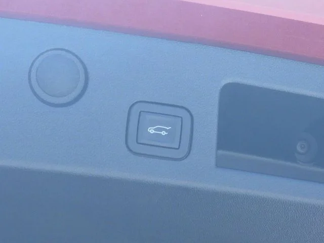 Used 2025 Red Chevrolet ACTIV image 9