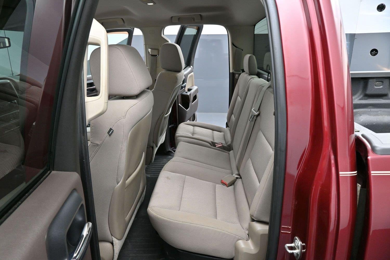 Used 2015 DEEP RUBY METALLIC Chevrolet LT image 26