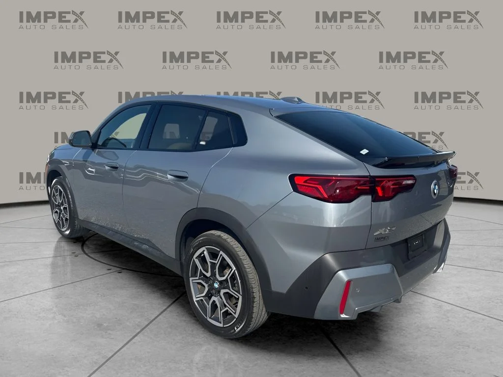 Used 2025 Gray BMW xDrive28i image 3