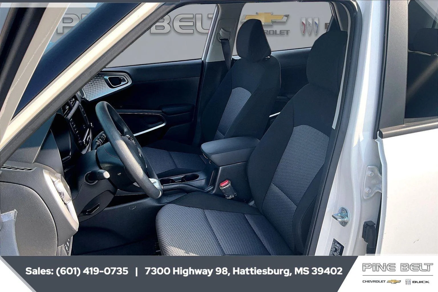 Used 2024 Snow White Pearl Kia LX image 18