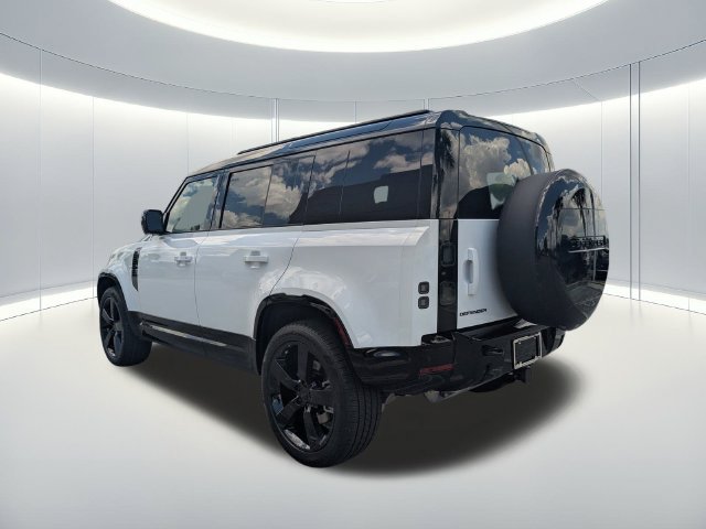 New 2026 Fuji White Land Rover X-Dynamic SE image 7