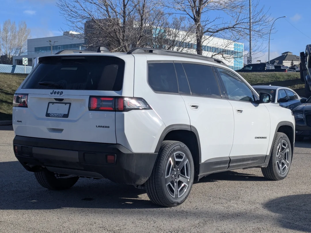 New 2026 White Jeep Laredo - - 4x4 - Pkg 23F - Compact Spare - 1.6L Turbo Hybrid - 12.3 Touchscreen & More! image 8