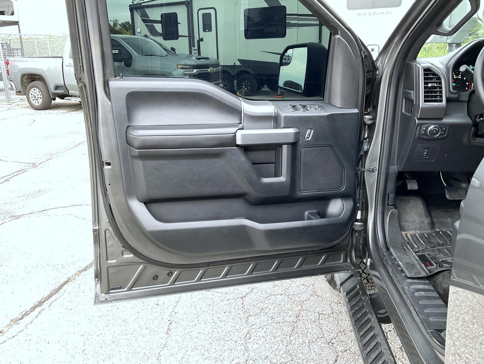 Used 2017 Gray Ford XLT image 9