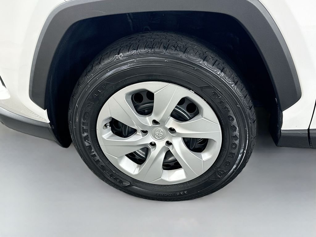 Used 2023 Ice Toyota LE image 31