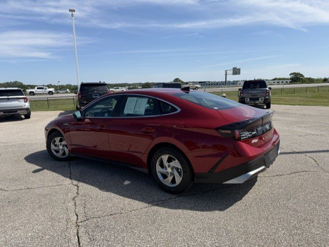 Certified Used 2025 Red Hyundai SE image 5