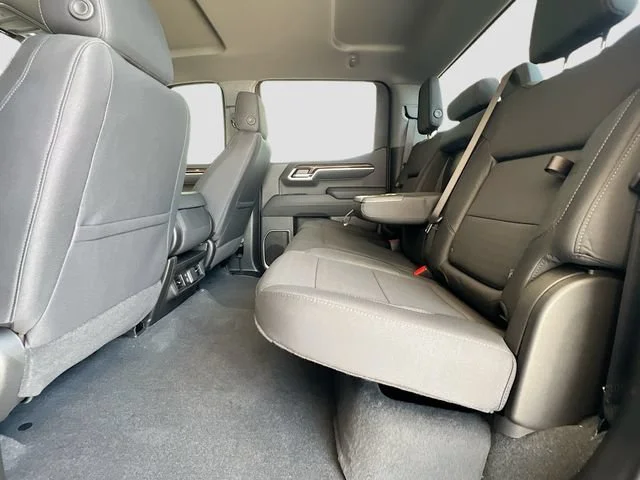 New 2026 Sterling Metallic GMC Elevation image 17