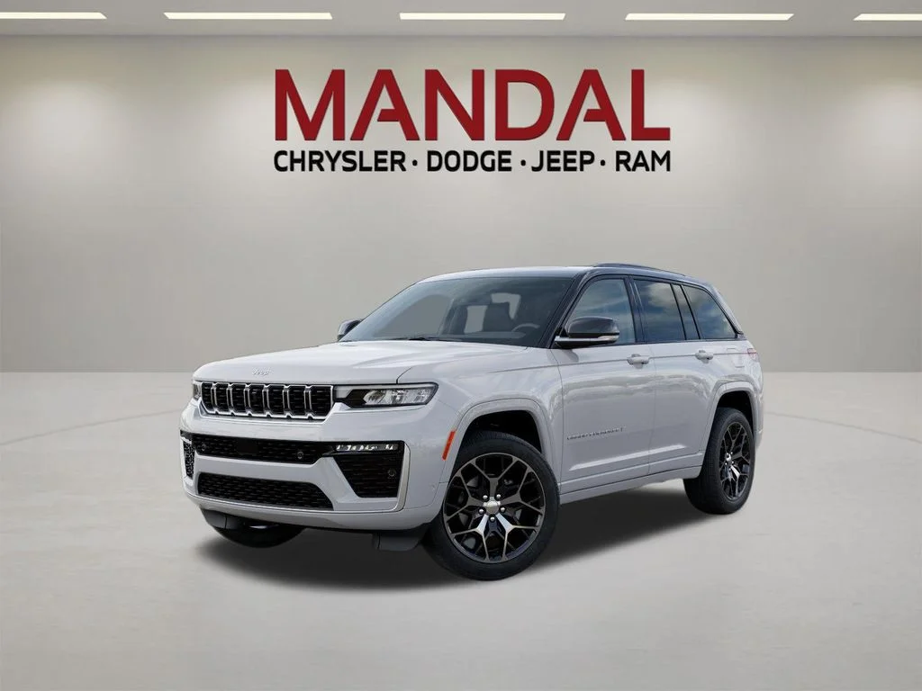 2026 Jeep Grand Cherokee Summit 4x4's photo