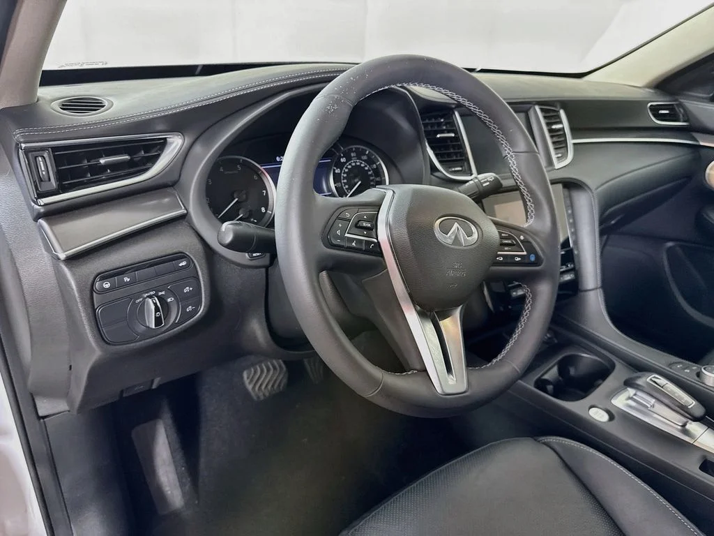 Certified Used 2023 White INFINITI LUXE image 12